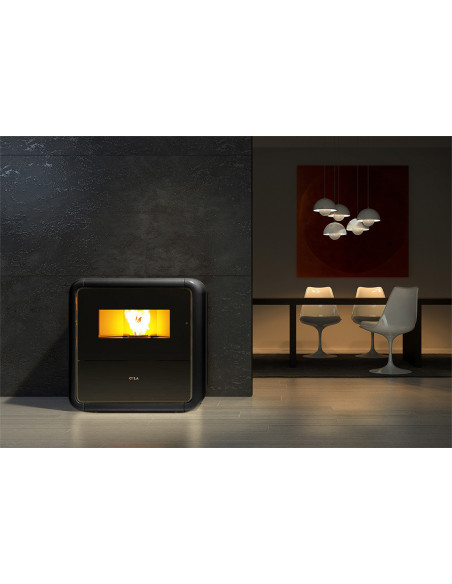 Stufa a pellet ventilata Anselmo Cola Vintage in acciaio e maiolica colore Nero 9,57 kW - Climaway
