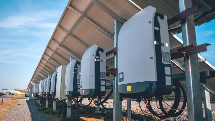 Impianto fotovoltaico: dall'inverter alla caldaia ibrida con pompa di calore. Tutto quello che devi sapere