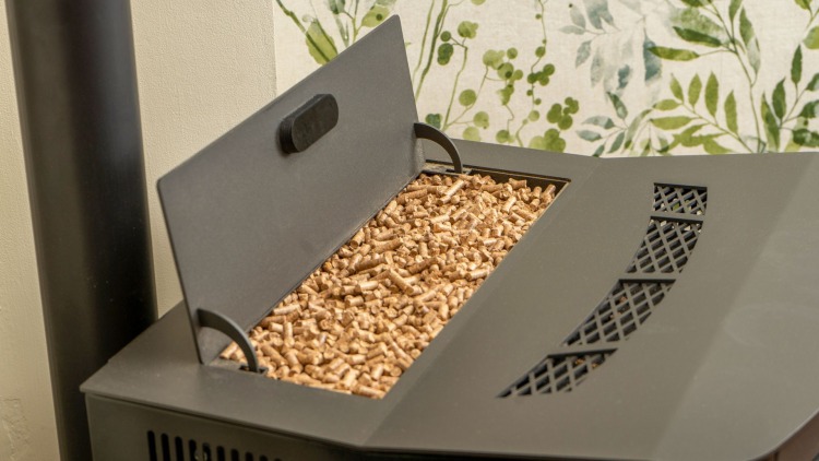 Caratteristiche stufe a pellet: scopri tipologie e consumi