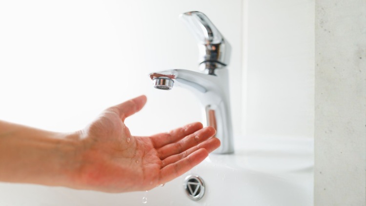 Bassa pressione dell'acqua in casa: come aumentarla