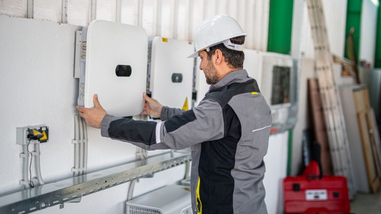 Dimensionamento inverter impianto fotovoltaico: guida pratica per ottimizzare il tuo sistema