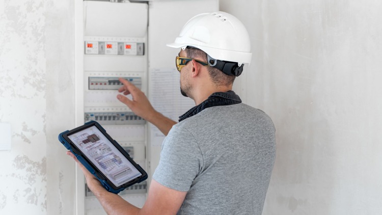 Consumo elettrico caldaia: guida ai costi e consumi reali