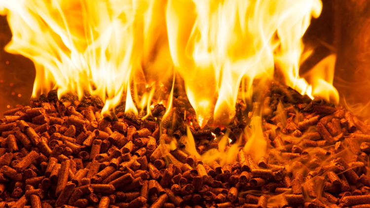 Stufa pellet policombustibile: cos'è e come funziona